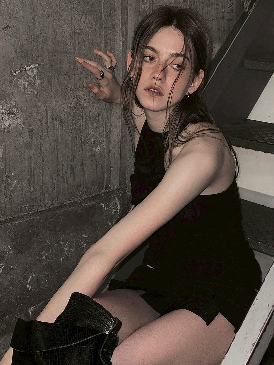 【HOLY NUMBER 7】Sidehole ruffle short sleeveless