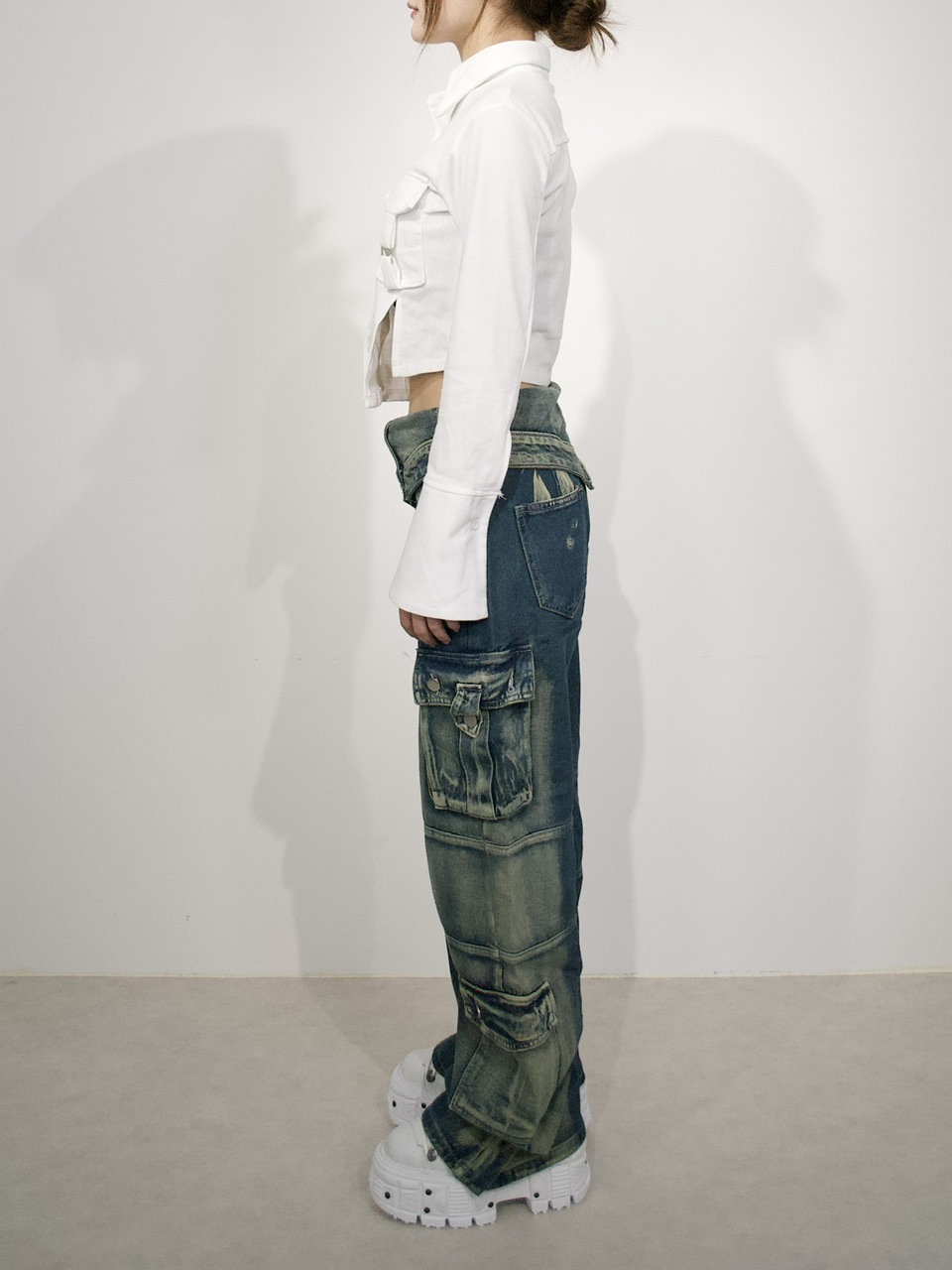 【Never mind the XU】slit cropped shirt (2color)