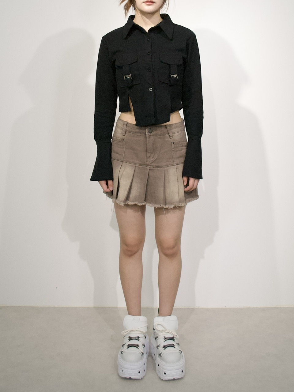 【Never mind the XU】slit cropped shirt (2color)