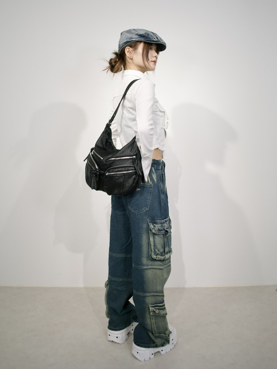 【Never mind the XU】slit cropped shirt (2color)