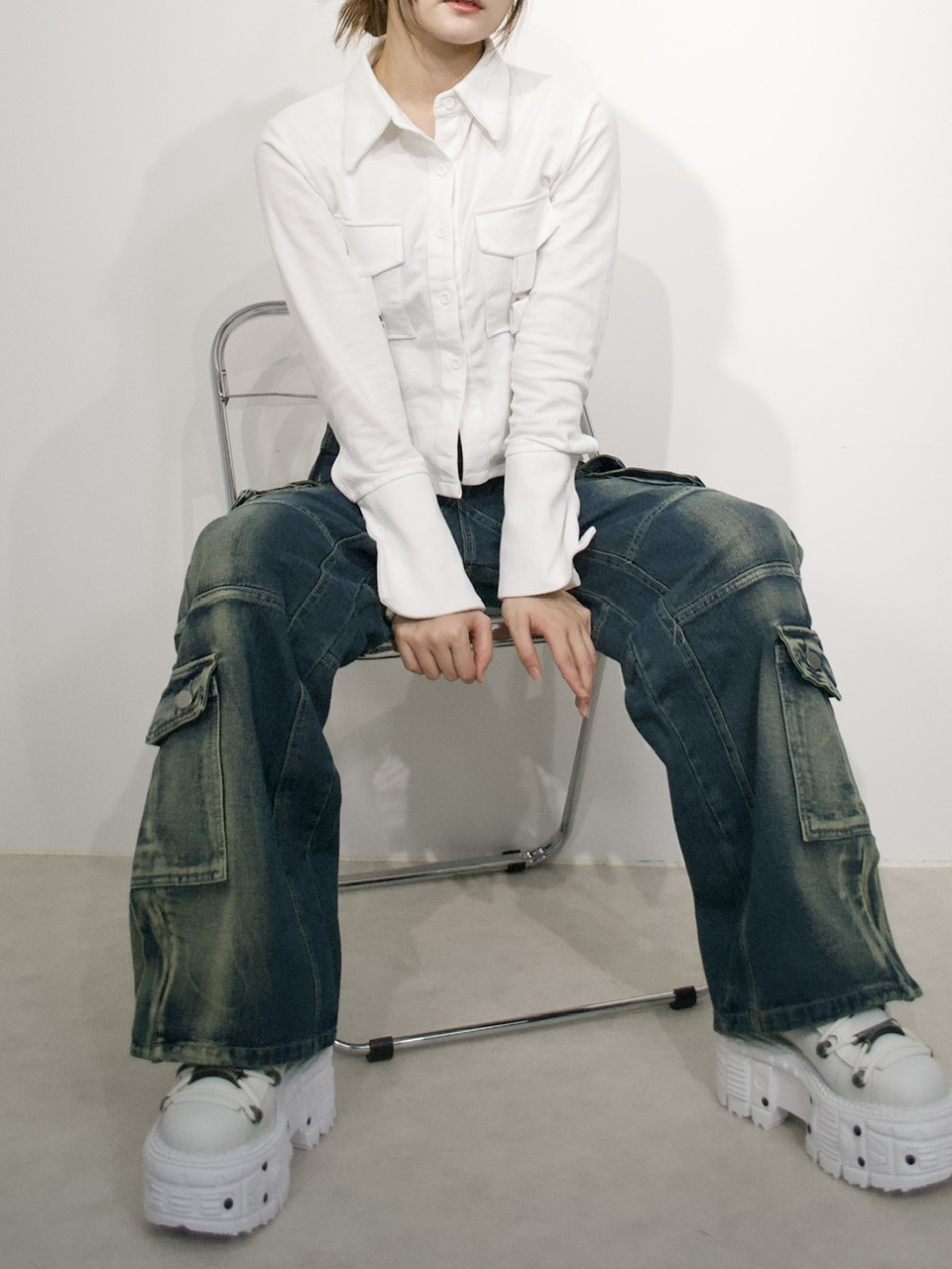 【Never mind the XU】slit cropped shirt (2color)