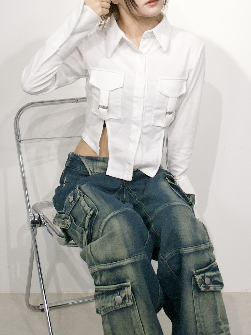 【Never mind the XU】slit cropped shirt (2color)