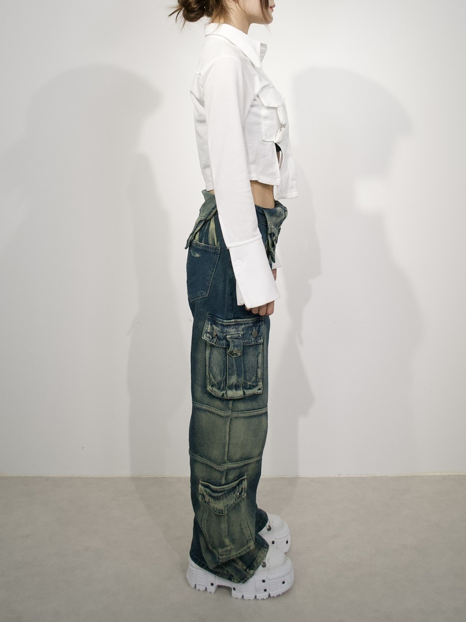 【Never mind the XU】slit cropped shirt (2color)