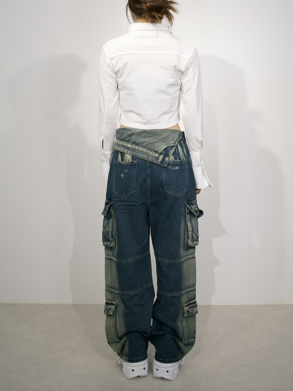 【Never mind the XU】slit cropped shirt (2color)