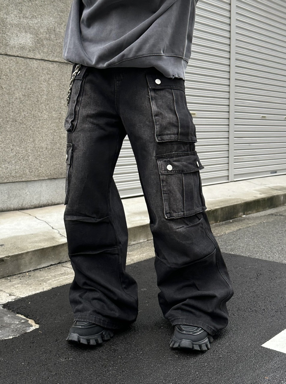 大阪店WEB限定受注制【Chikashitsu +】multi pocket cargo denim pants
