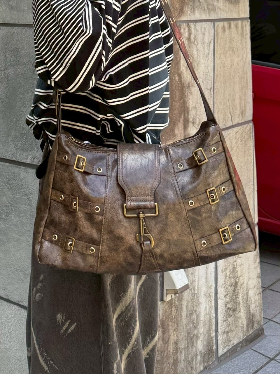 受注制【Chikashitsu +】antique leather buckle shoulder bag