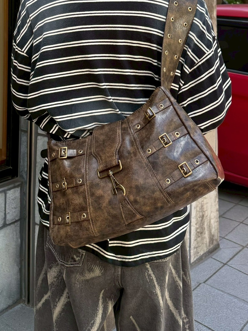 受注制【Chikashitsu +】antique leather buckle shoulder bag
