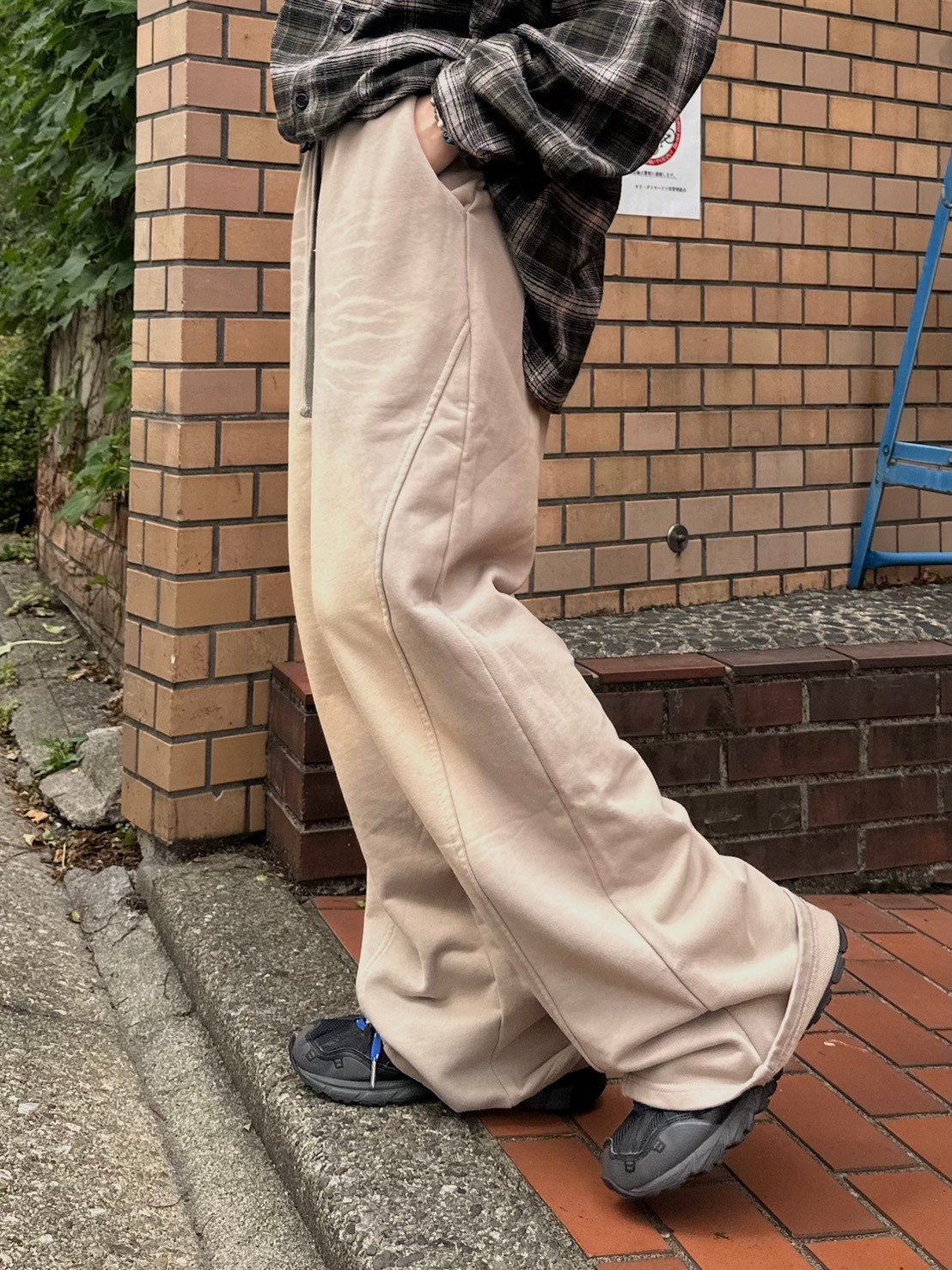 【Chikashitsu +】pigment wash buggy sweat pants (2color)