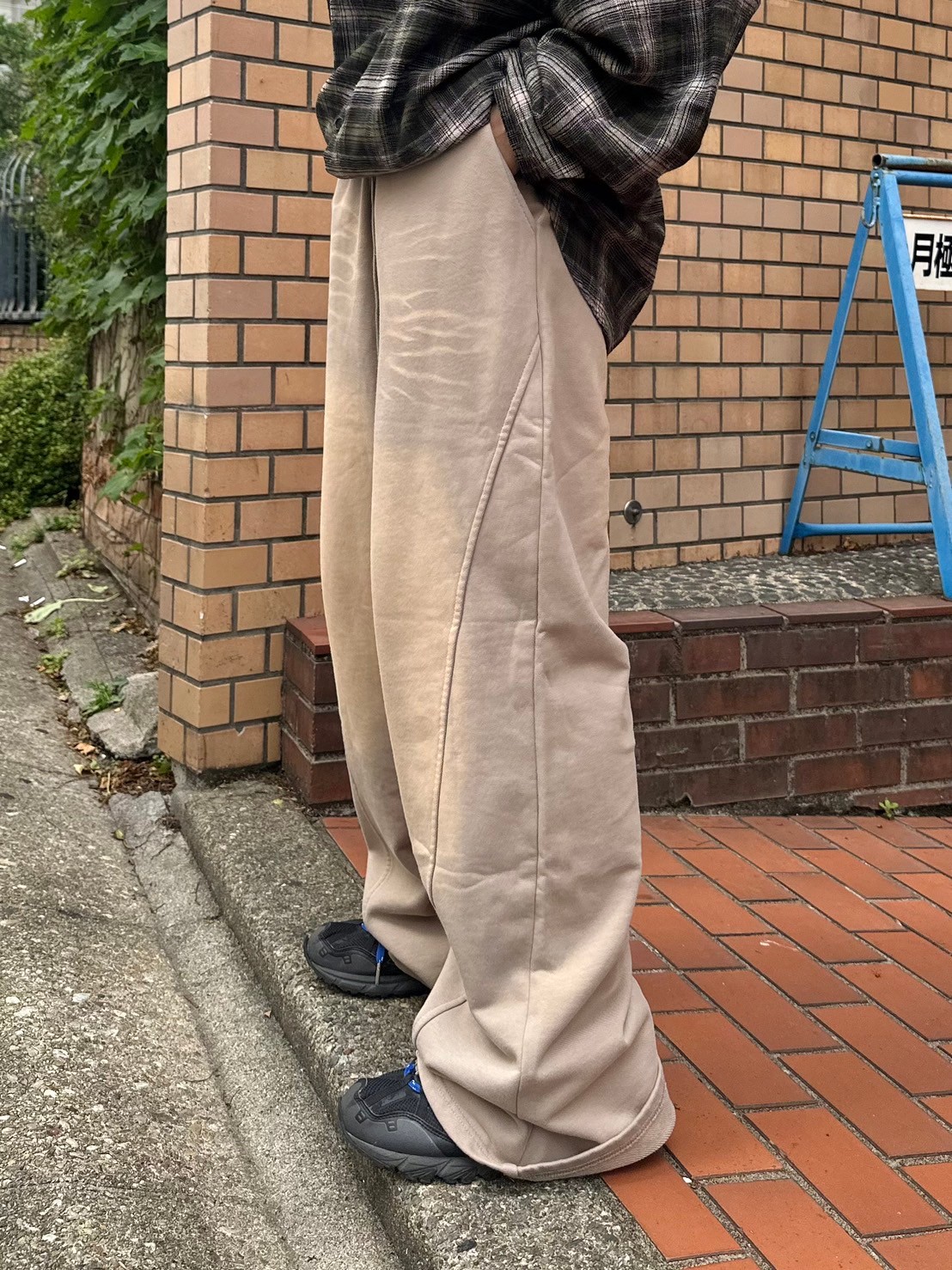 【Chikashitsu +】pigment wash buggy sweat pants (2color)