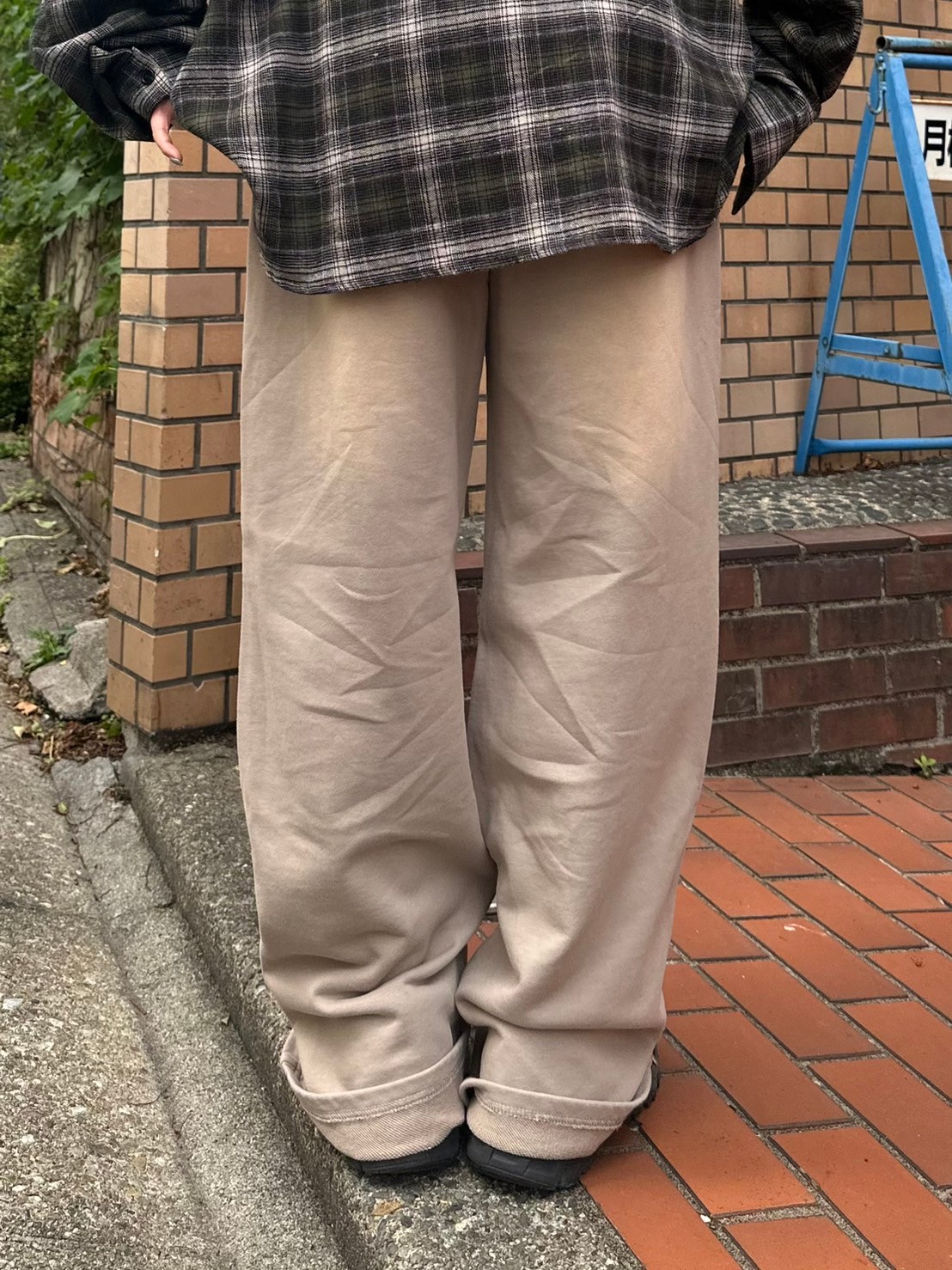 【Chikashitsu +】pigment wash buggy sweat pants (2color)