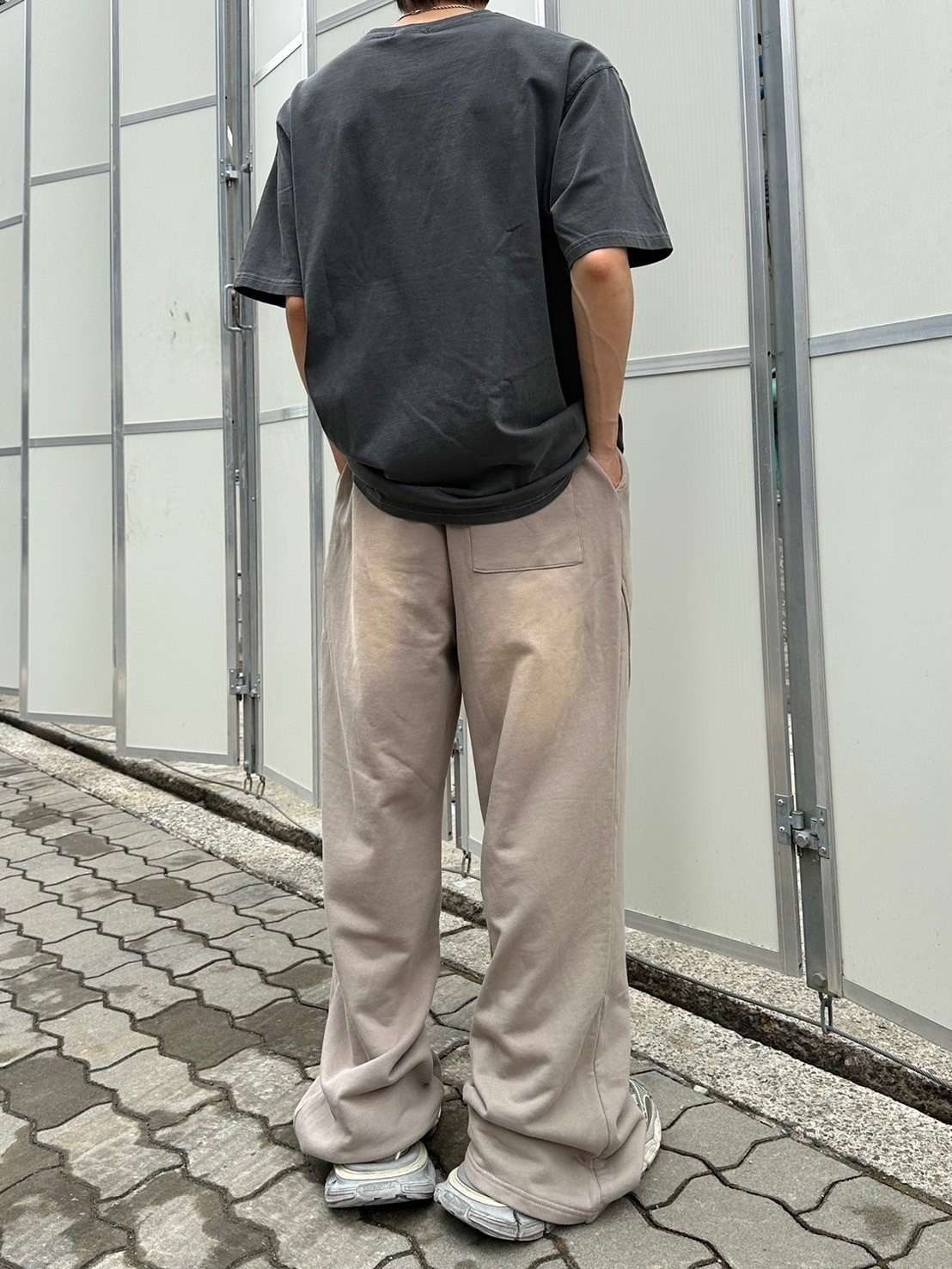 Chikashitsu +】pigment wash buggy sweat pants (2color) | OUR BRAND