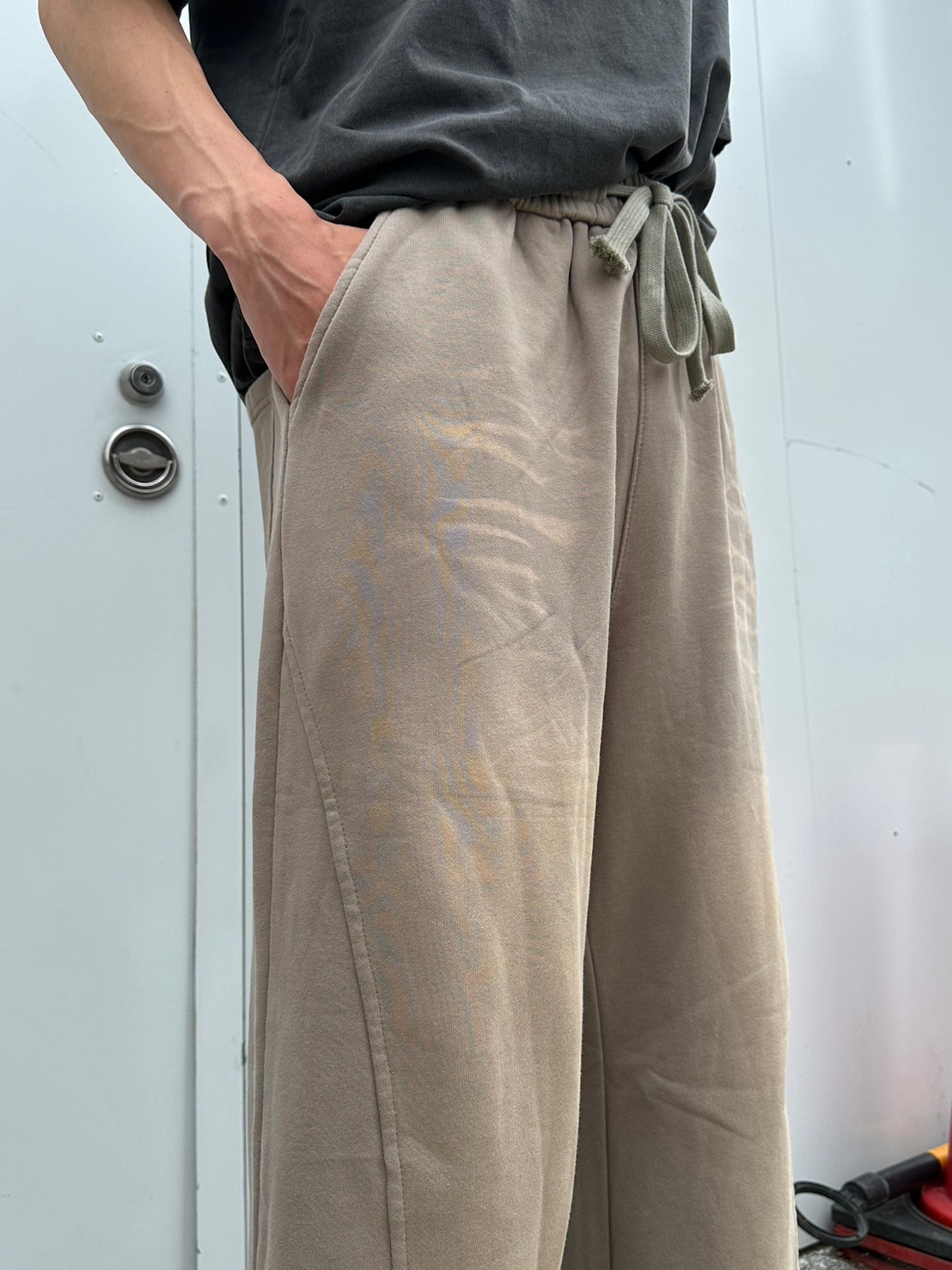 【Chikashitsu +】pigment wash buggy sweat pants (2color)