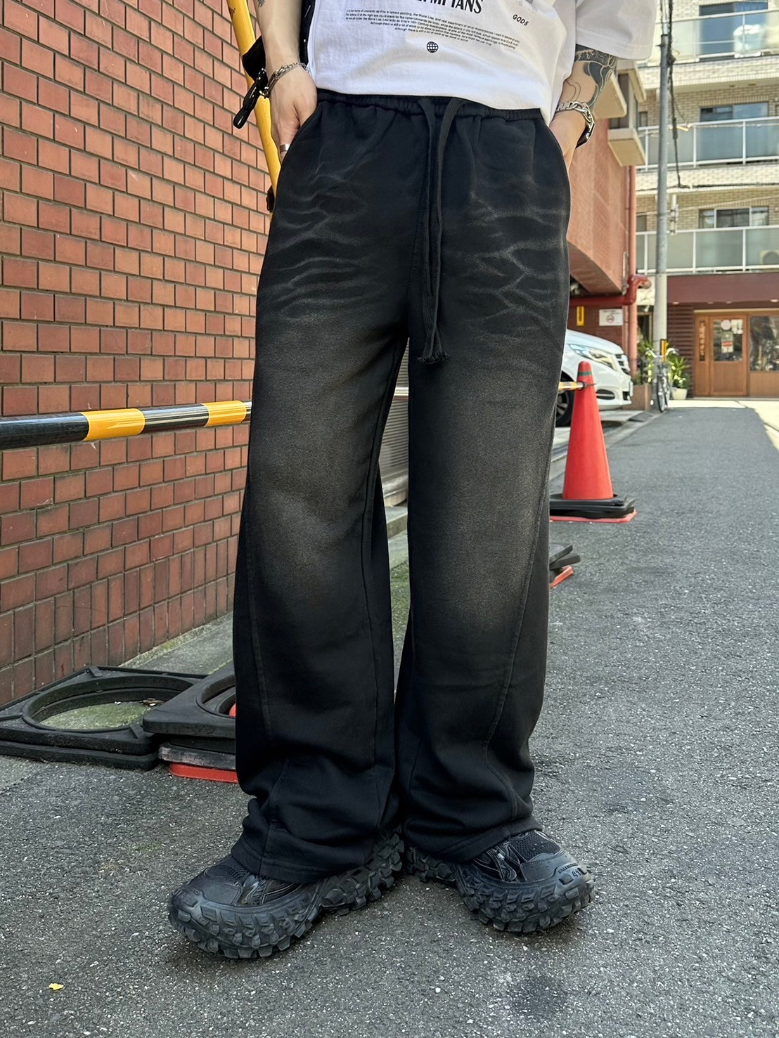 【Chikashitsu +】pigment wash buggy sweat pants (2color)