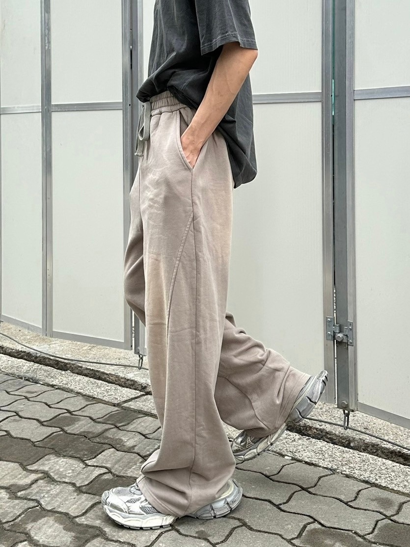 【Chikashitsu +】pigment wash buggy sweat pants (2color)