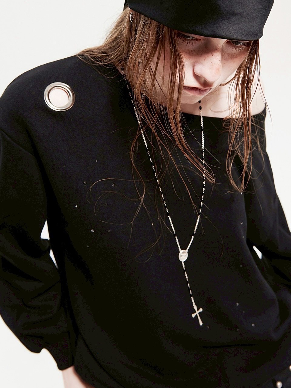 【HOLY NUMBER 7】Eyelet Cubic Off-Shoulder Sweatshirt