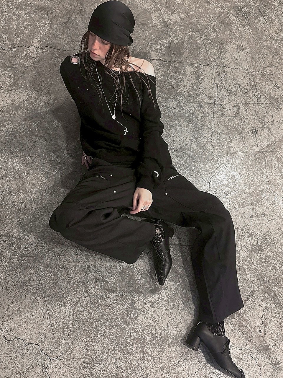 【HOLY NUMBER 7】Eyelet Cubic Off-Shoulder Sweatshirt