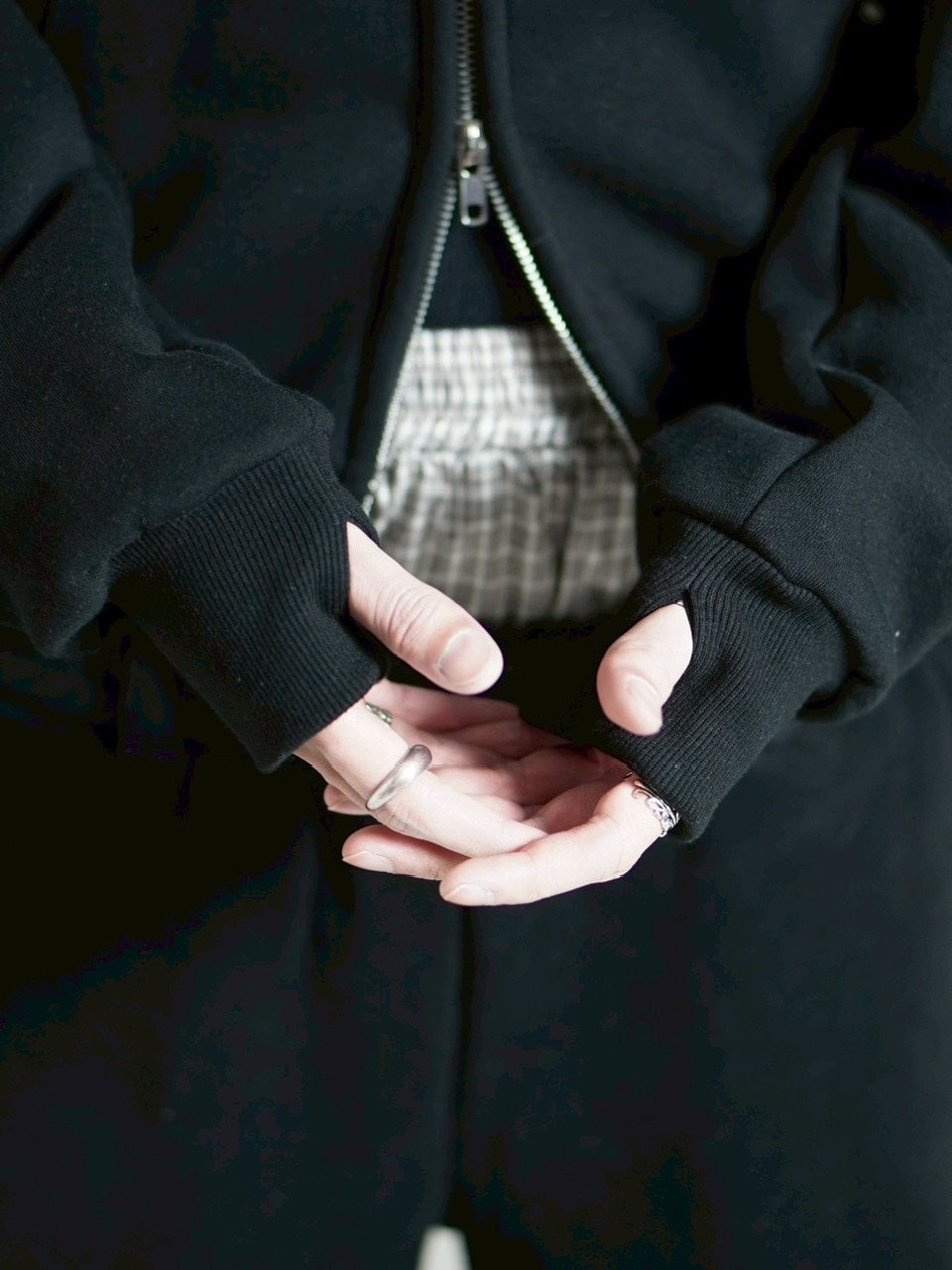 受注制【Chikashitsu +】cropped studs fur zip hoodie