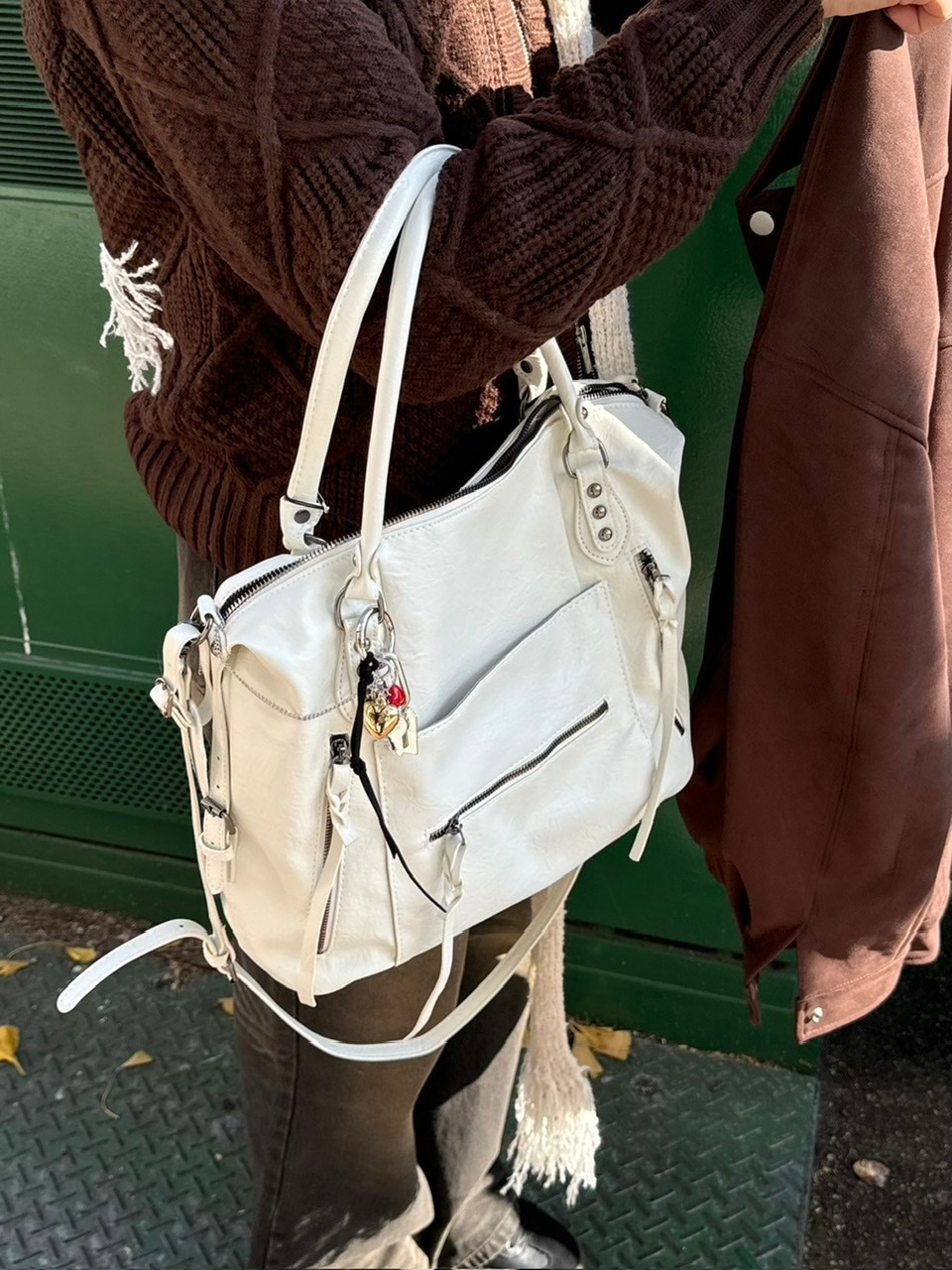 受注制【Chikashitsu +】multi pocket eco leather big bag | OUR