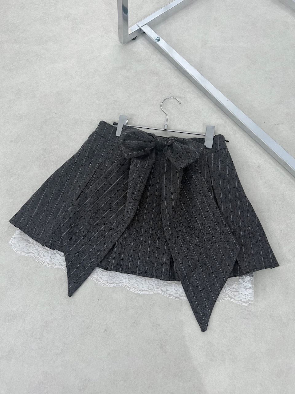 受注制【Nerd out XU】back ribbon pleats skirt