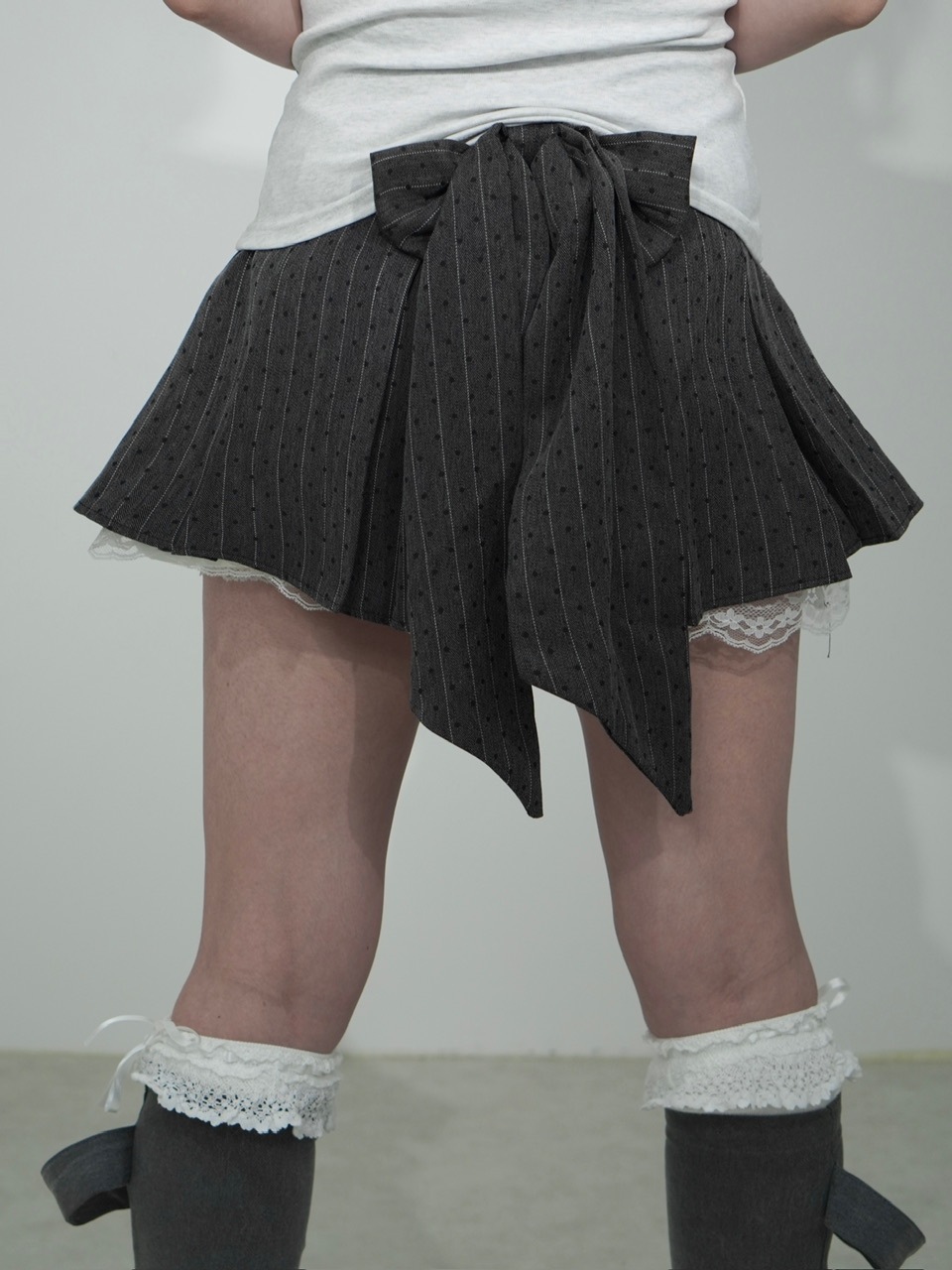 受注制【Nerd out XU】back ribbon pleats skirt
