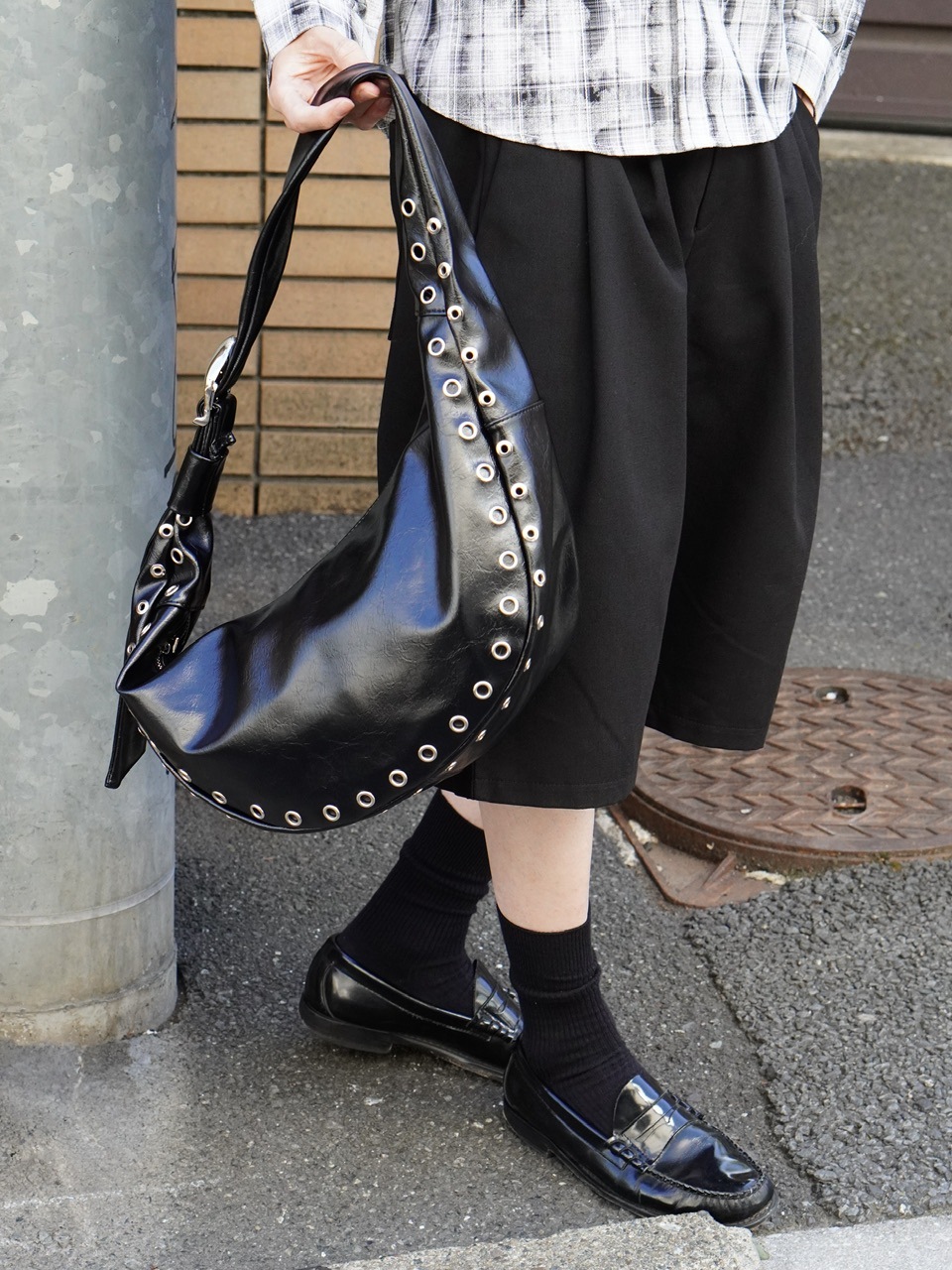chiiです。 東京店WEB限定受注制【Chikashitsu +】eyelet cross bag | OUR