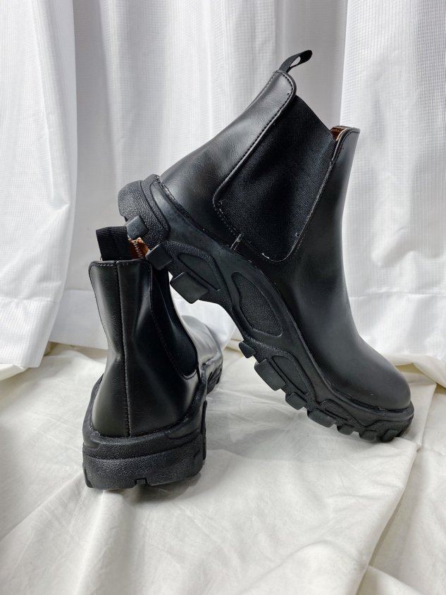 受注制【Chikashitsu +】design sole side gore boots | OUR BRAND