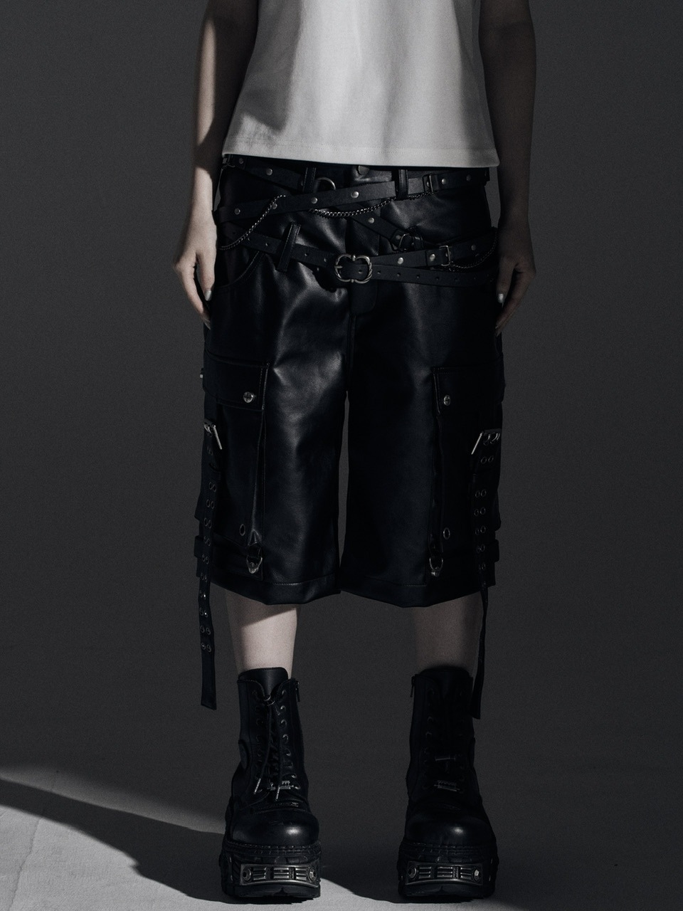 【Rosen Kreuz】LEATHER SHORT PANTS サイズ2 Rosen Kreuz】LEATHER SHORT PANTS サイズ2 Rosen Kreuz】LEATHER