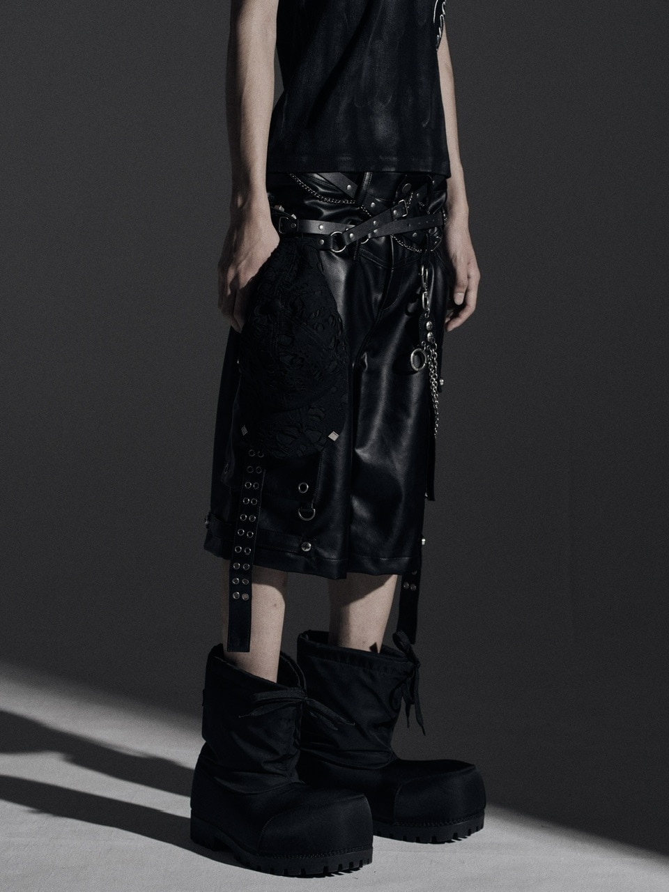 Rosen Kreuz】DOUBLE WAIST LEATHER SHORT PANTS | OUR BRAND