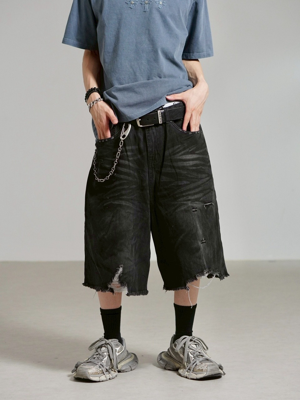 受注制【Chikashitsu +】oiled wash damage bermuda pants / 【チカシツプラス】オイルドウォッシュダメージバミューダパンツ (2color)