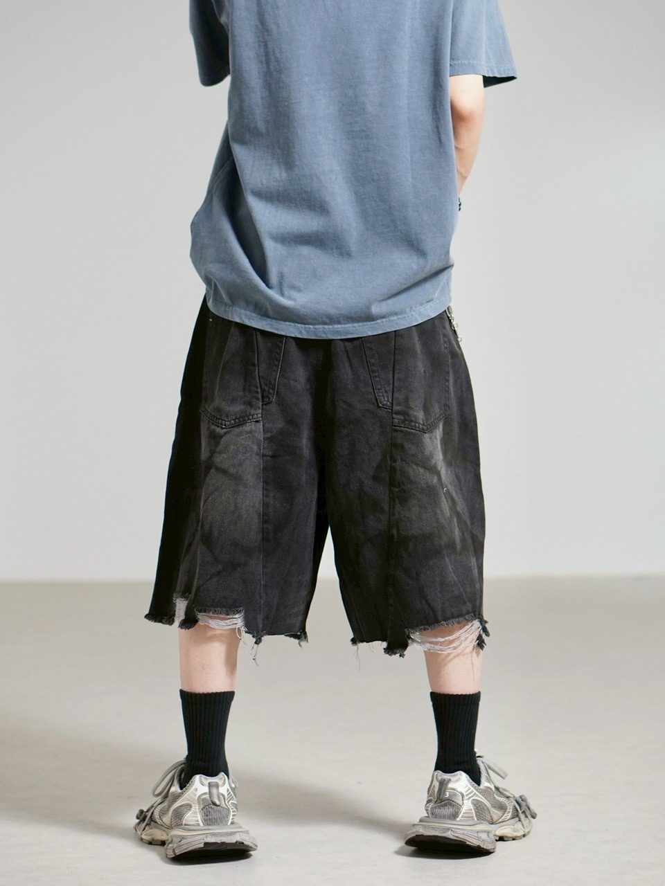 受注制【Chikashitsu +】oiled wash damage bermuda pants / 【チカシツプラス】オイルドウォッシュダメージバミューダパンツ (2color)