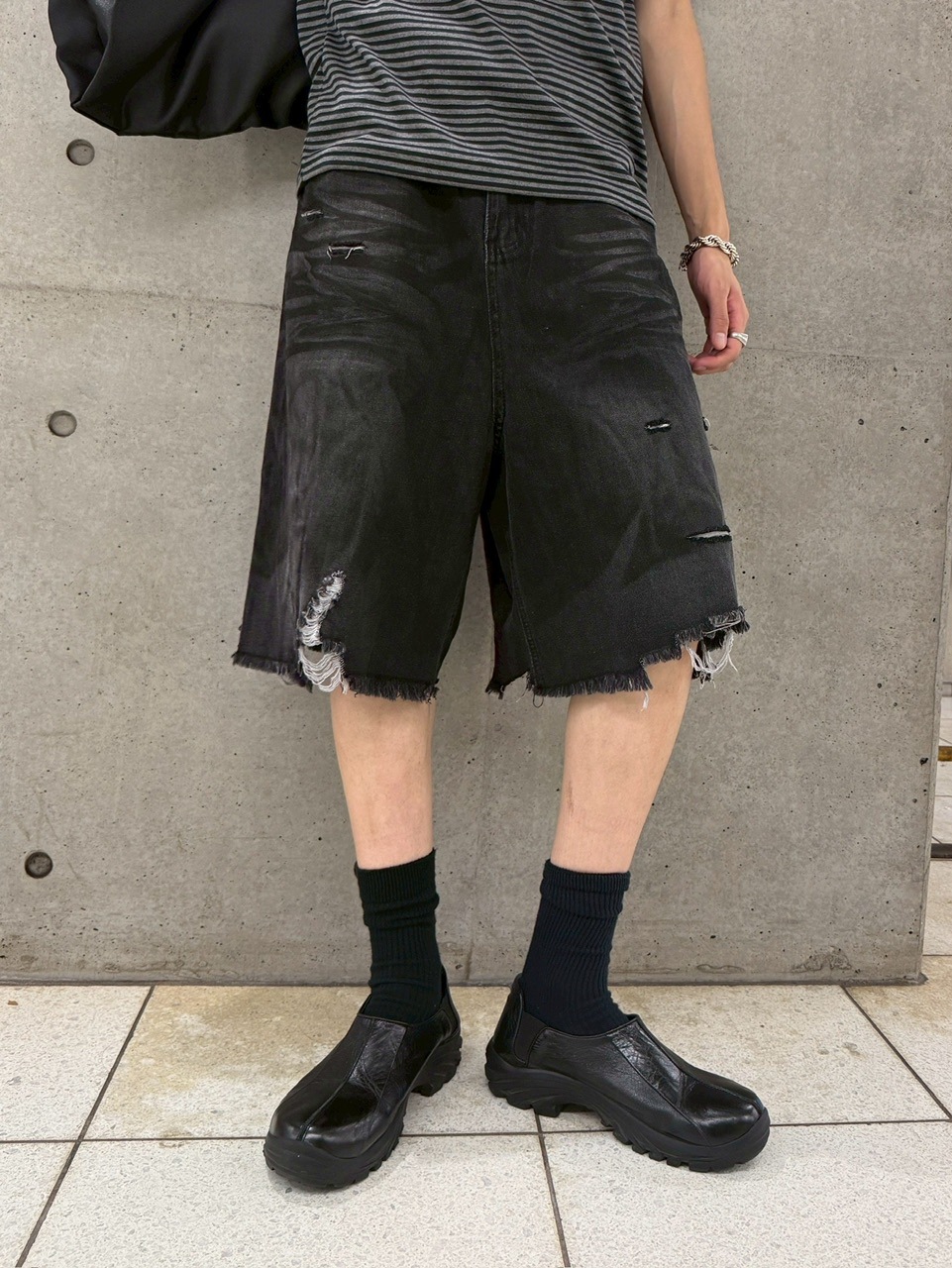 受注制【Chikashitsu +】oiled wash damage bermuda pants / 【チカシツプラス】オイルドウォッシュダメージバミューダパンツ (2color)