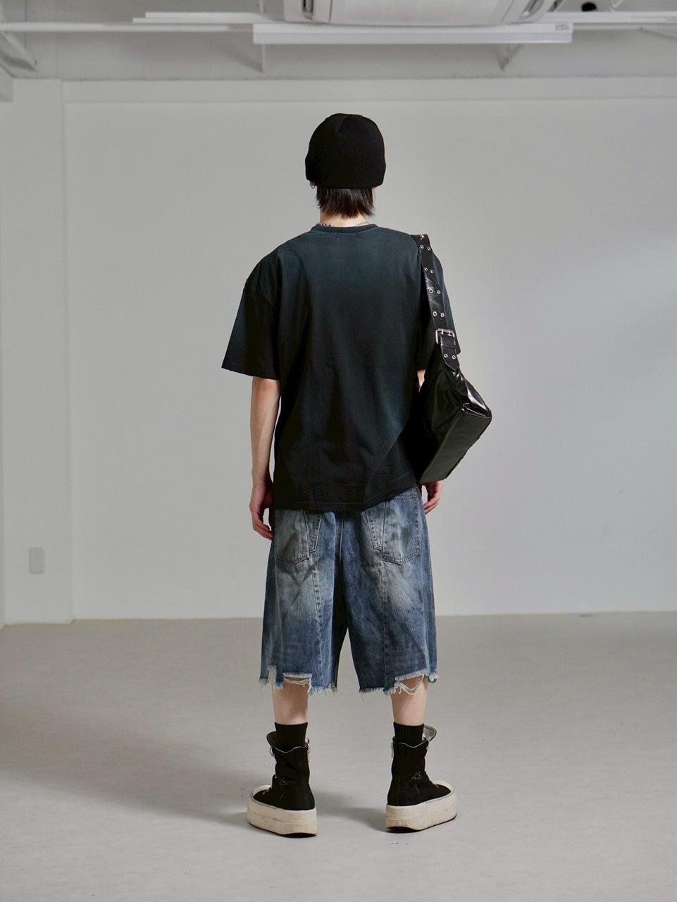 受注制【Chikashitsu +】oiled wash damage bermuda pants / 【チカシツプラス】オイルドウォッシュダメージバミューダパンツ (2color)