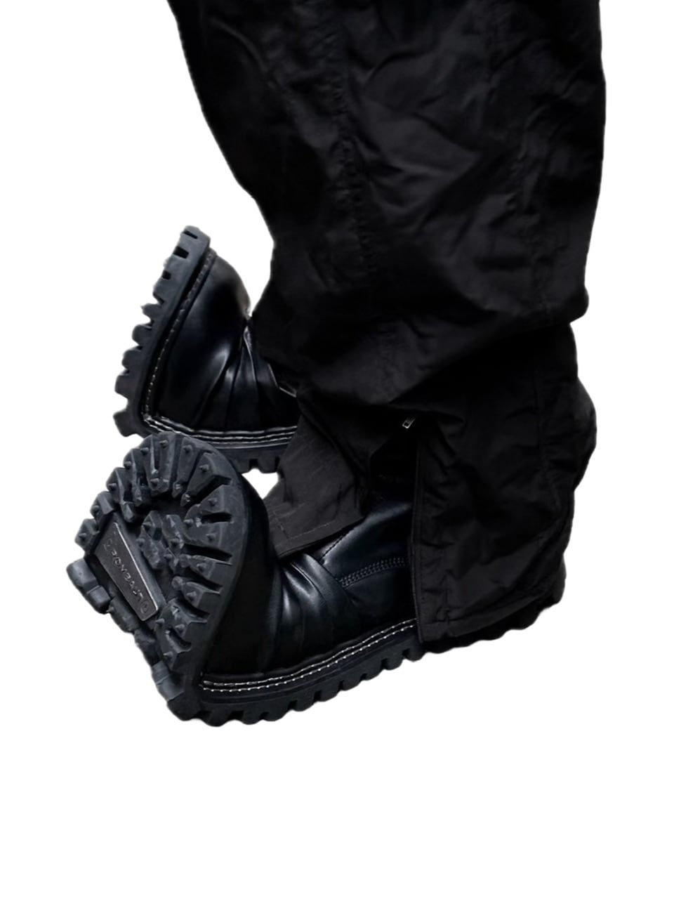 ROMBAUT】RAGE / 【ロンバート】クラッシュドトゥミドルブーツ