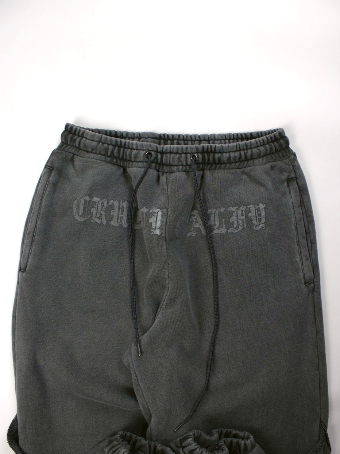 【GALFY】穴の向こうにわんちゃんスウェット