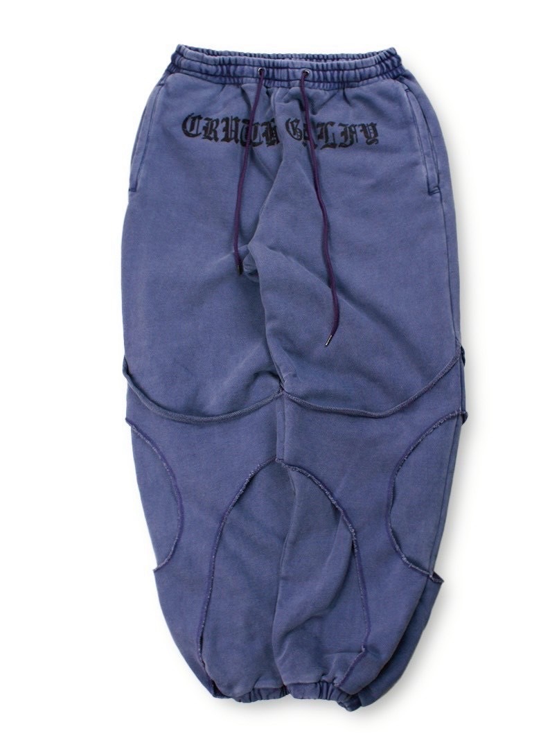 【GALFY】穴の向こうにわんちゃんスウェット