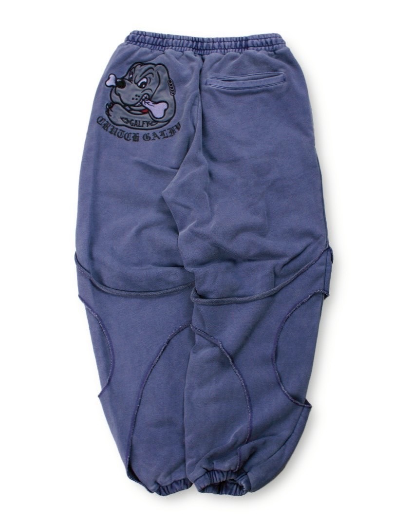 【GALFY】穴の向こうにわんちゃんスウェット