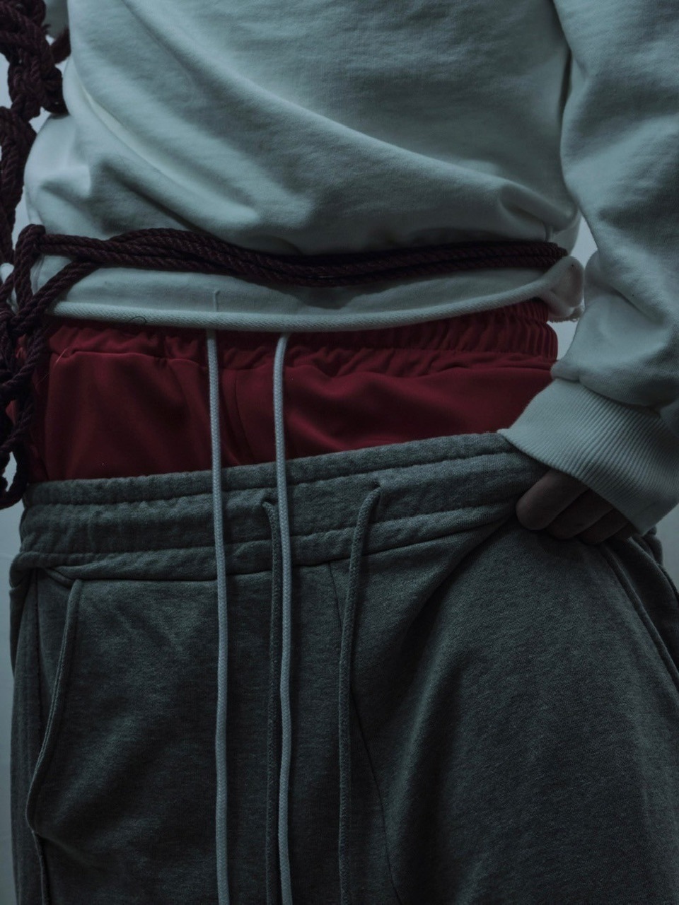 SUNDAY OFF CLUB】Sagging double sweatpants | OUR BRAND