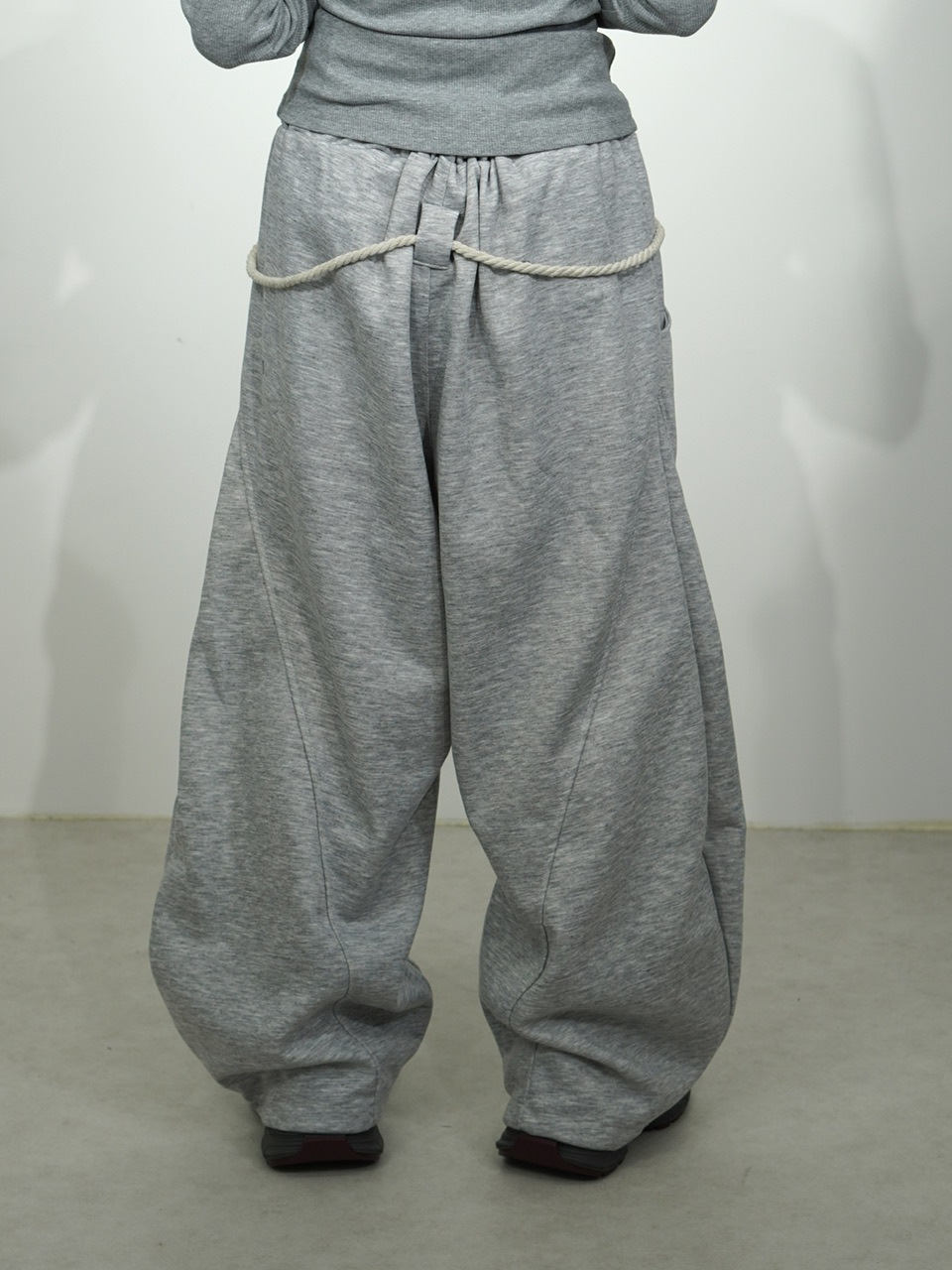 Nerd out XU】waist rope loose sweat pants (2color