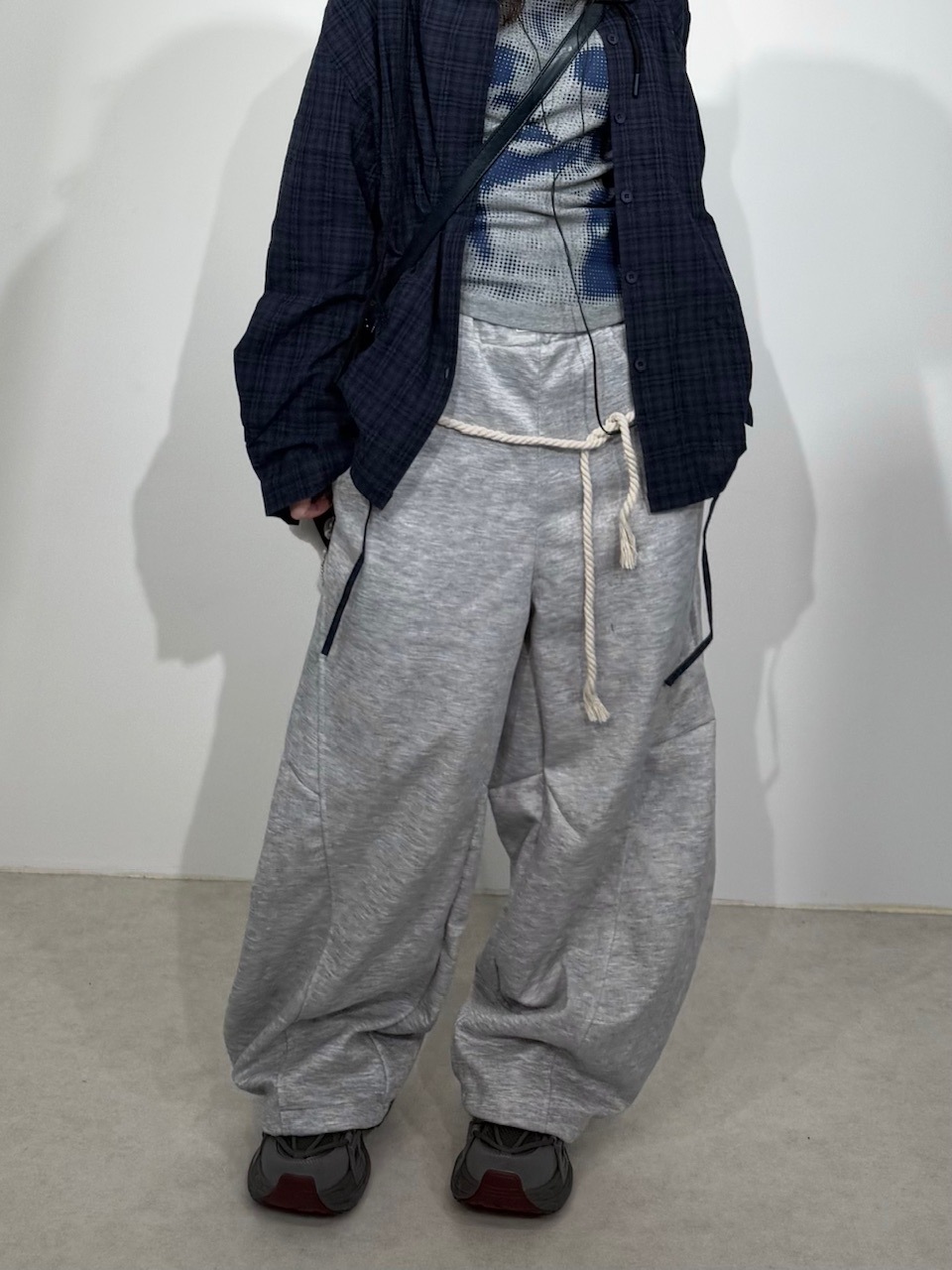 Nerd out XU】waist rope loose sweat pants (2color