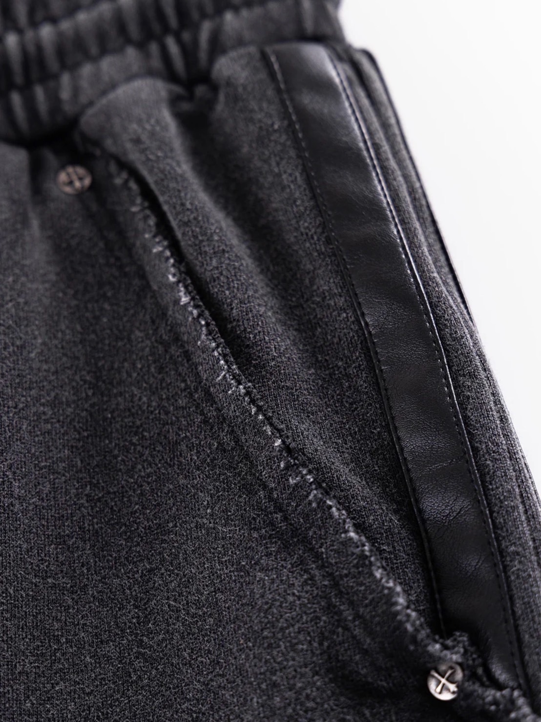 【SUPPLIER】TRIBAL SIDE STRIPE JOGGER PANTS / 【サプライヤー】サイドトライバルデザインジョガーパンツ