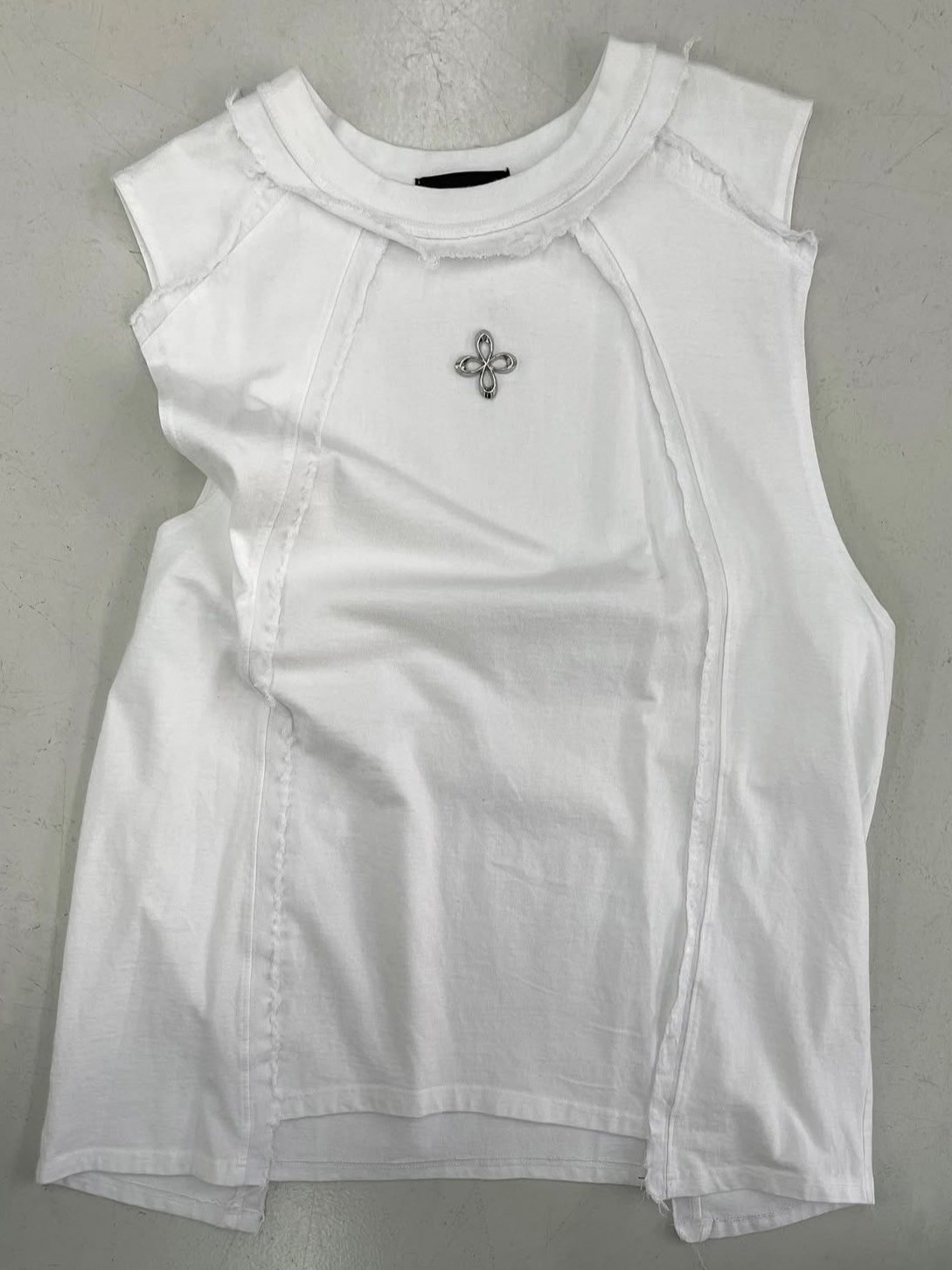 surgery 25SS クローバーロゴ ノースリーブ 6/16再入荷【SURGERY】metal clover logo sleeveless / 【サー