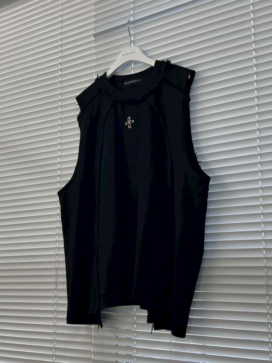 人気 ★SURGERY★ DEKKI CLOVER LOGO SLEEVELESS 人気 ☆SURGERY☆ DEKKI CLOVER LOGO SLEEVELESS (SURGERY