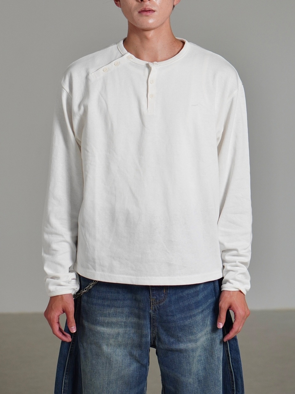 受注制【Chikashitsu +】double button henry neck long sleeve tee