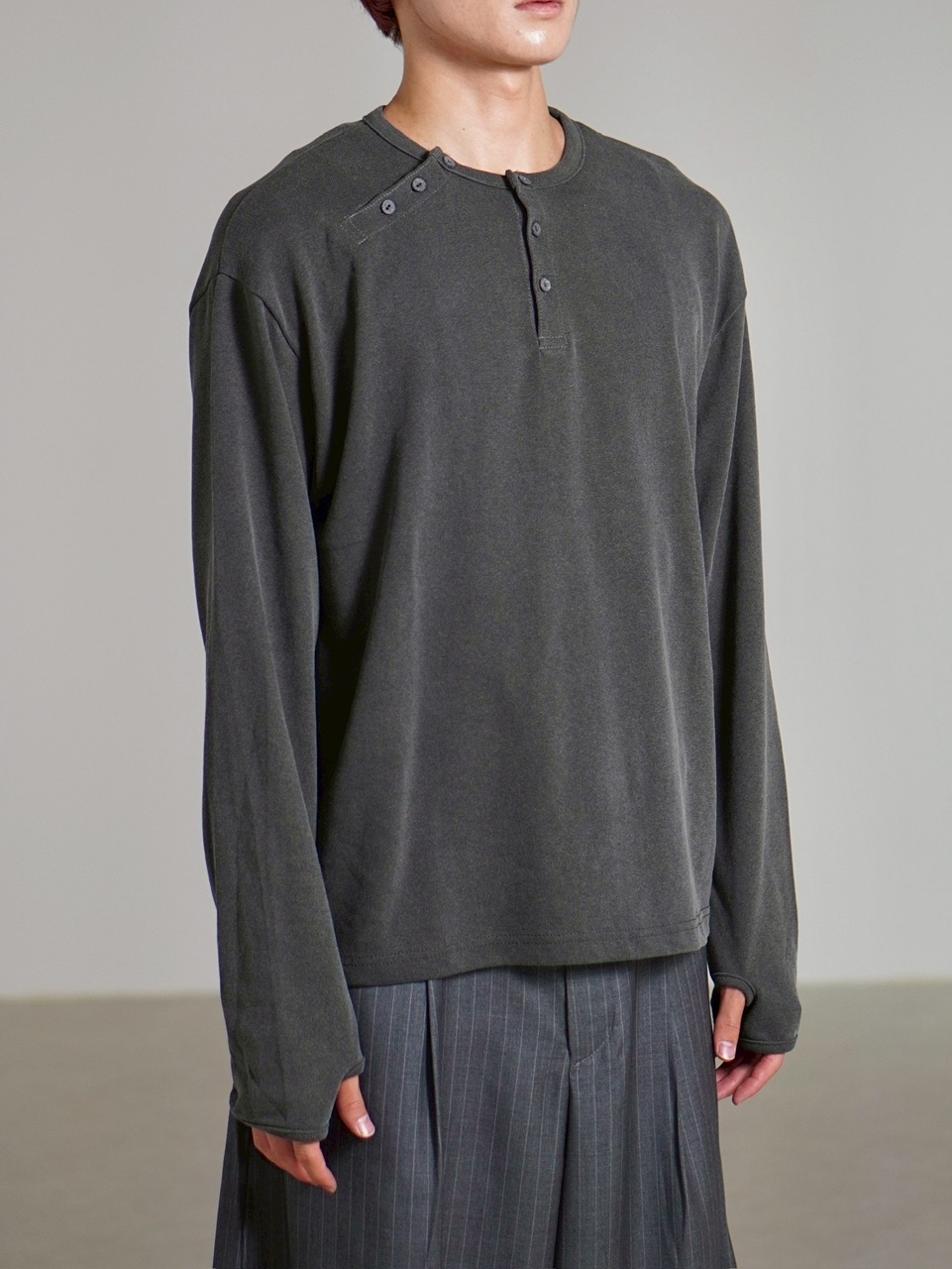 受注制【Chikashitsu +】double button henry neck long sleeve tee
