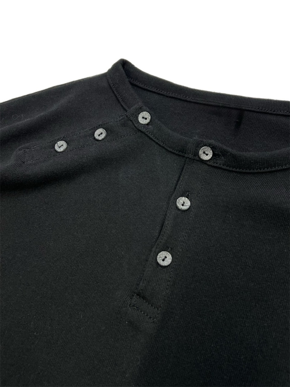 受注制【Chikashitsu +】double button henry neck long sleeve tee