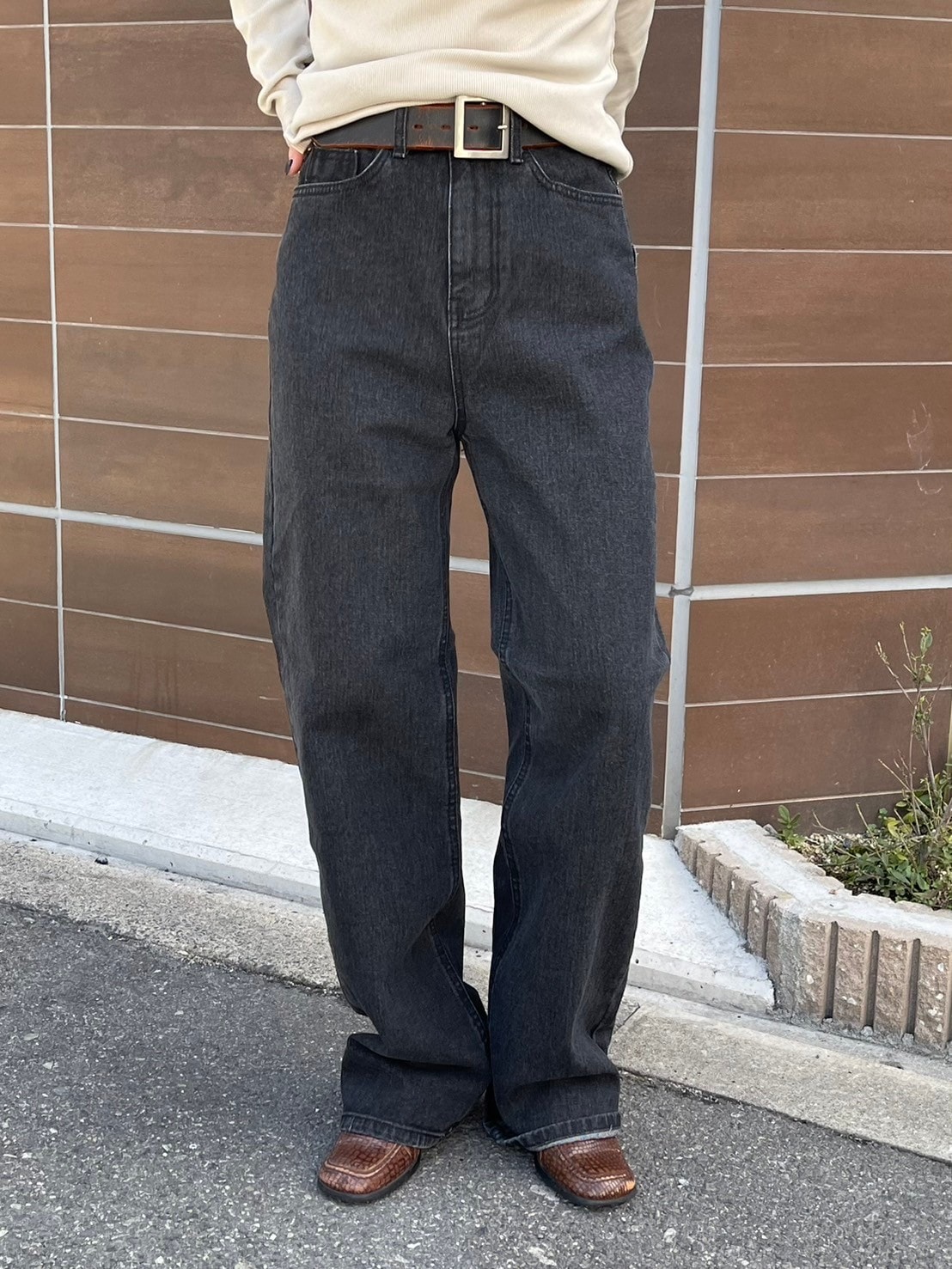 受注制【Chikashitsu + LADIES】wide fit black denim pants | OUR