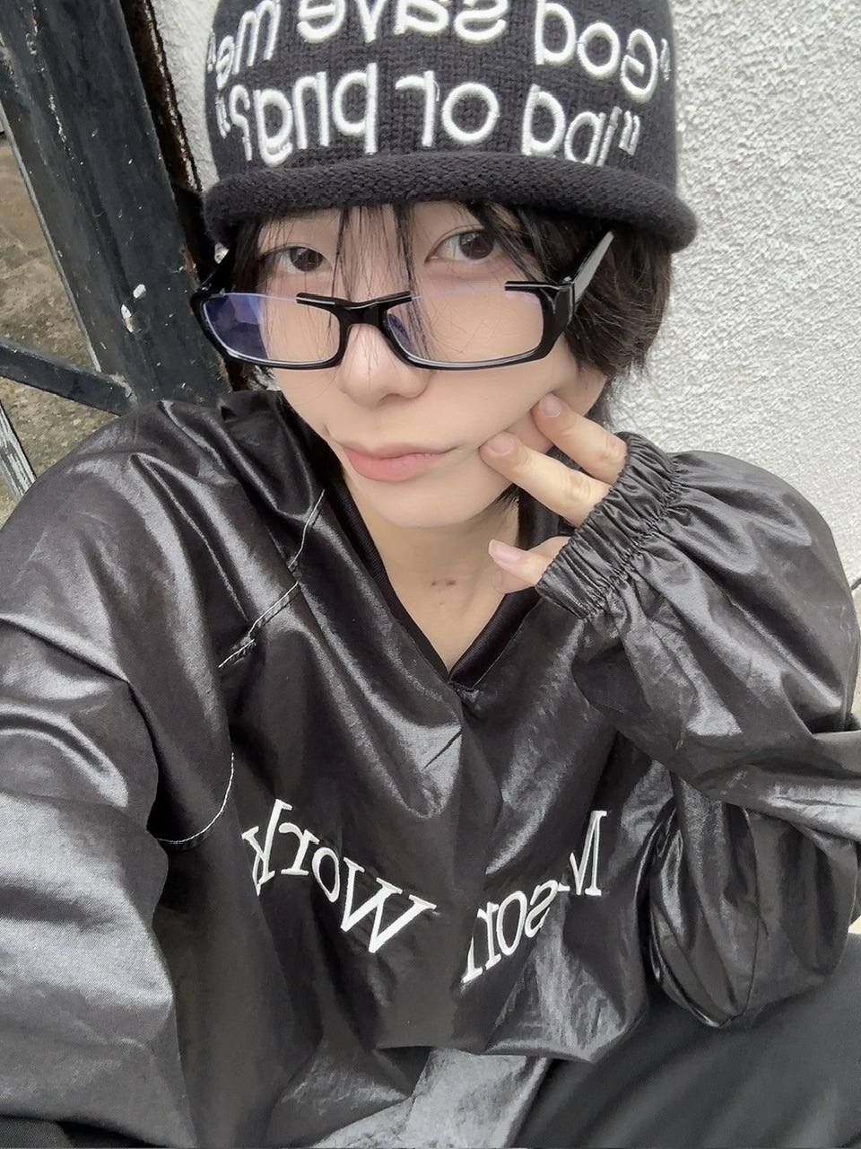 【LUV CODE】coating v neck top (2color)