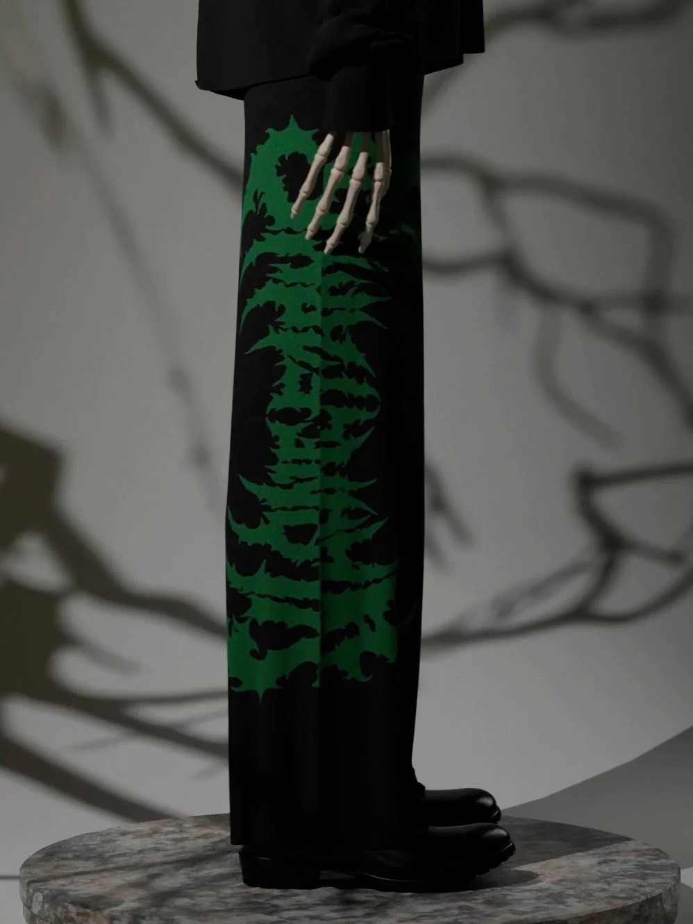 【VLONE】Heavy Metal Oz. Sweatpants (oversized) / 【ヴィーローン】オーバーサイズプリントスウェットパンツ