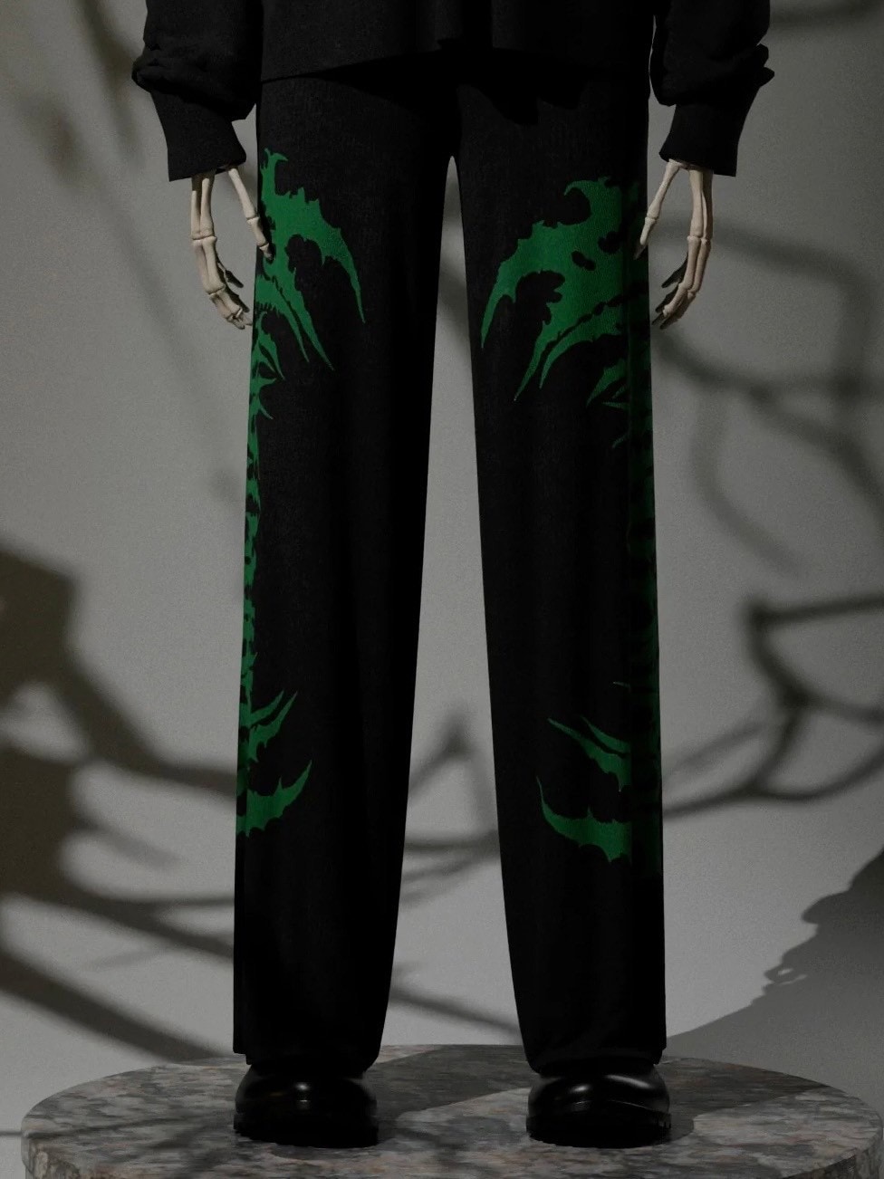 【VLONE】Heavy Metal Oz. Sweatpants (oversized) / 【ヴィーローン】オーバーサイズプリントスウェットパンツ