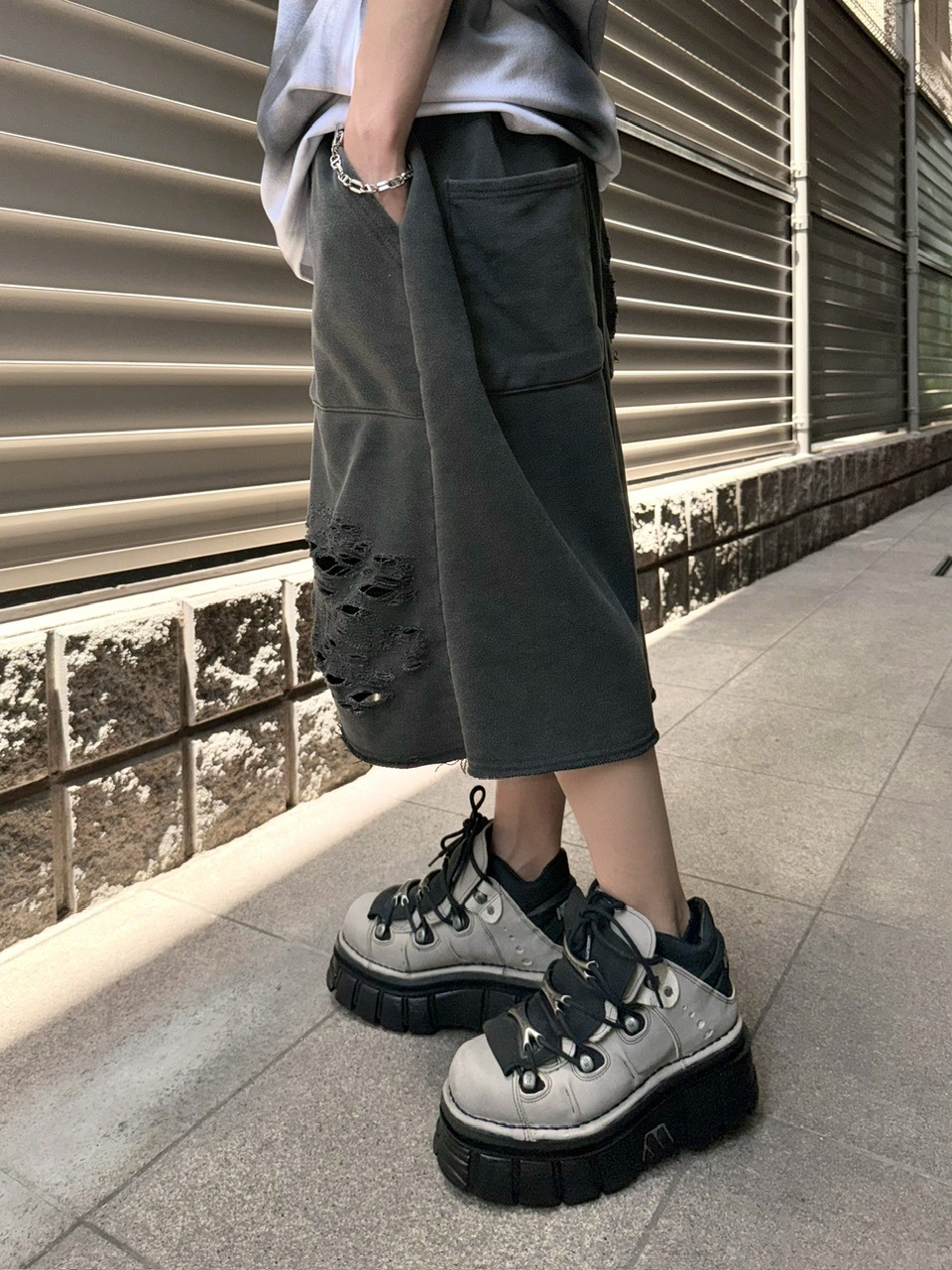 【Never mind the XU】damage sweat half pants